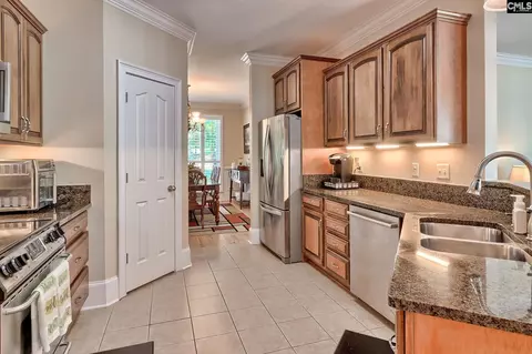 Kitchen - 145 Bay Pointe Dr, Chapin, SC 29036 photo 2 of 3