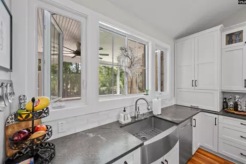 Kitchen - 104 Admirals Pt, Leesville, SC 29070 photo 3 of 4