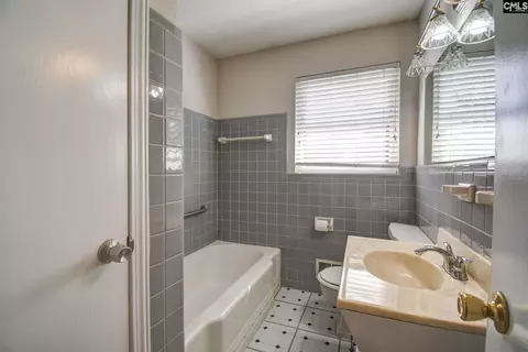 Bath - 949 Gabriel Rd, Cayce, SC 29033 photo 1 of 4