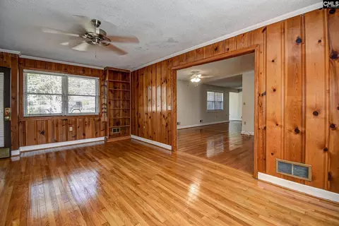 Living - 949 Gabriel Rd, Cayce, SC 29033 photo 8 of 9
