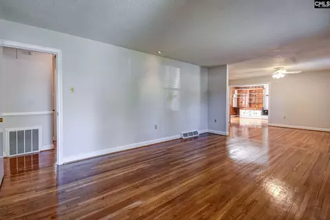 Living - 949 Gabriel Rd, Cayce, SC 29033 photo 3 of 9