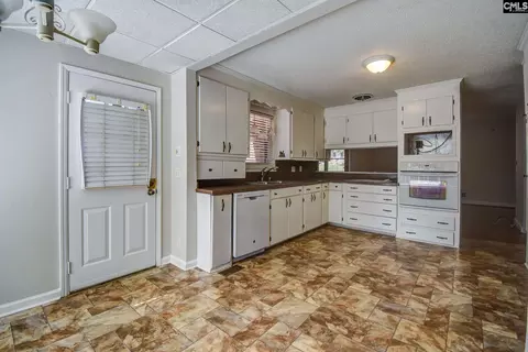 Kitchen - 949 Gabriel Rd, Cayce, SC 29033 photo 1 of 2