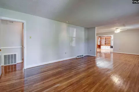 Living - 949 Gabriel Rd, Cayce, SC 29033 photo 1 of 9