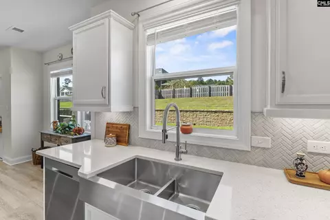 Kitchen - 527 Radnor Hunt Ct, Gilbert, SC 29054 photo 5 of 8