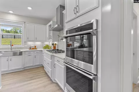 Kitchen - 527 Radnor Hunt Ct, Gilbert, SC 29054 photo 4 of 8