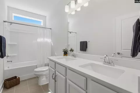 Bath - 527 Radnor Hunt Ct, Gilbert, SC 29054 photo 7 of 8