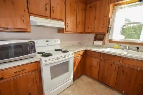 Kitchen - 24 Langley Cir, Ridgeway, SC 29130 photo 3 of 3