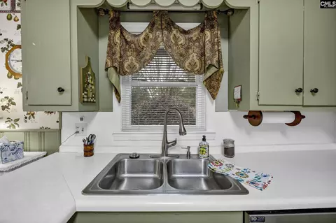 Kitchen - 115 E Wheeler Cir, Saluda, SC 29138 photo 2 of 3