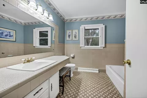 Bath - 115 E Wheeler Cir, Saluda, SC 29138 photo 1 of 3
