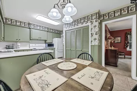 Dining - 115 E Wheeler Cir, Saluda, SC 29138 photo 4 of 4