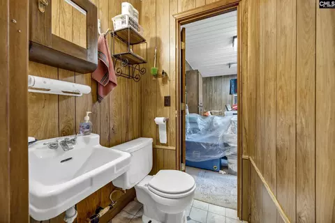 Bath - 115 E Wheeler Cir, Saluda, SC 29138 photo 3 of 3