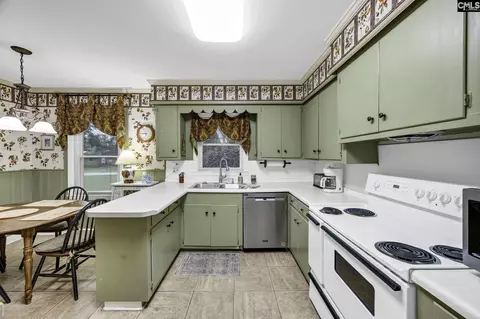 Kitchen - 115 E Wheeler Cir, Saluda, SC 29138 photo 1 of 3