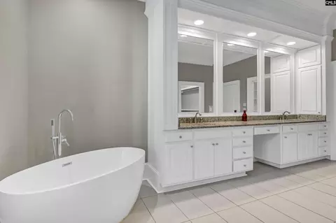 Bath - 305 Redbay Rd, Elgin, SC 29045 photo 6 of 14