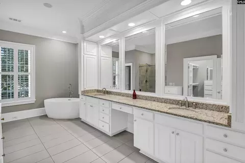 Bath - 305 Redbay Rd, Elgin, SC 29045 photo 4 of 14