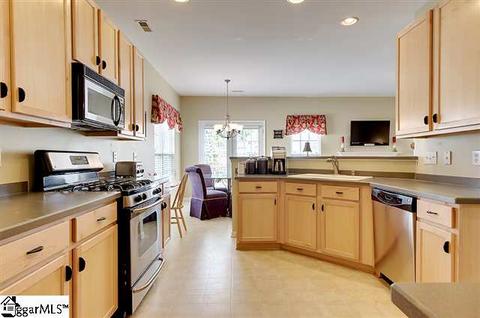 405 Middleshare Dr, Mauldin, SC 29662 photo 2