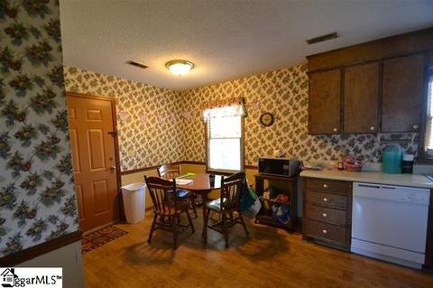 1510 E Blackstock Rd, Moore, SC 29369 photo 2