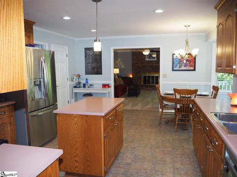 810 E Silverleaf St, Greer, SC 29650 photo 5