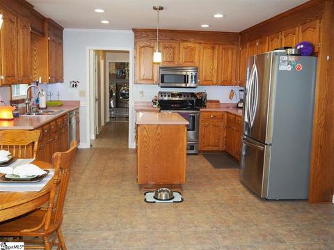 810 E Silverleaf St, Greer, SC 29650 photo 3