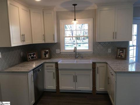 201 E Walnut St, Clinton, SC 29325 photo 9