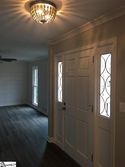 201 E Walnut St, Clinton, SC 29325 photo 3