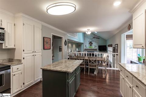 220 E Shefford St, Greer, SC 29650 photo 4