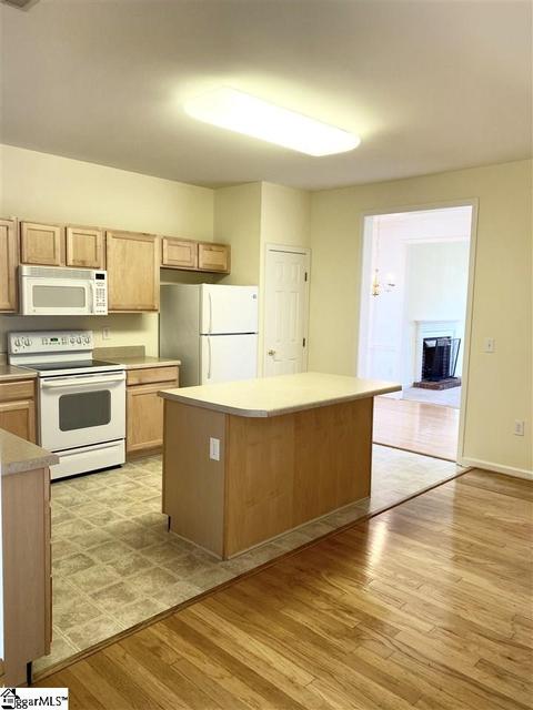 210 Spring Crossing Cir, Greer, SC 29650 photo 12