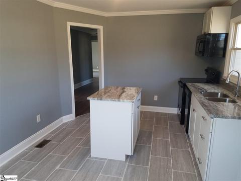 620 Maple Dr, Greer, SC 29651 photo 5