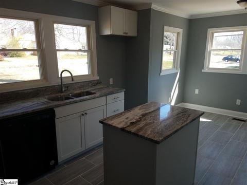 620 Maple Dr, Greer, SC 29651 photo 3