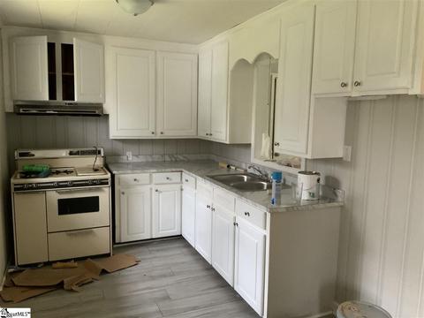 706 Overbrook Dr, Seneca, SC 29678 photo 2