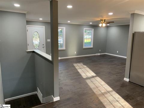 105 Tryon St, Greer, SC 29651 photo 3
