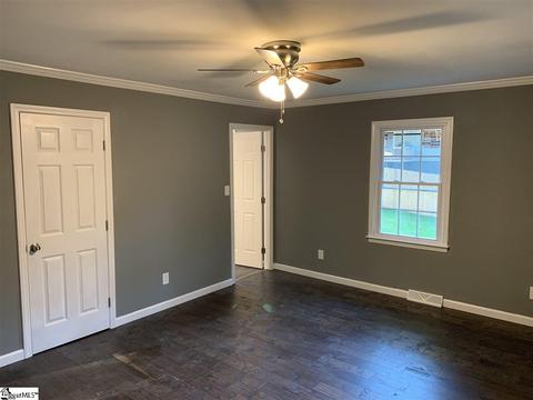 105 Tryon St, Greer, SC 29651 photo 5