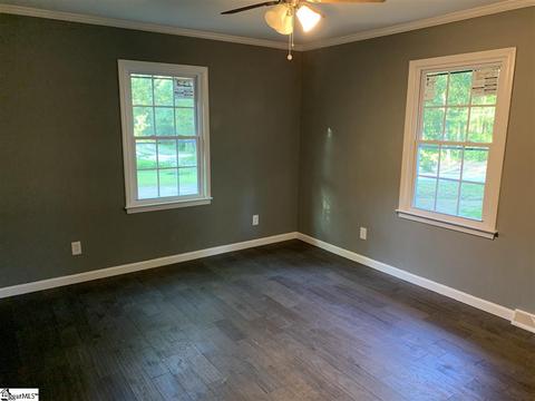105 Tryon St, Greer, SC 29651 photo 8