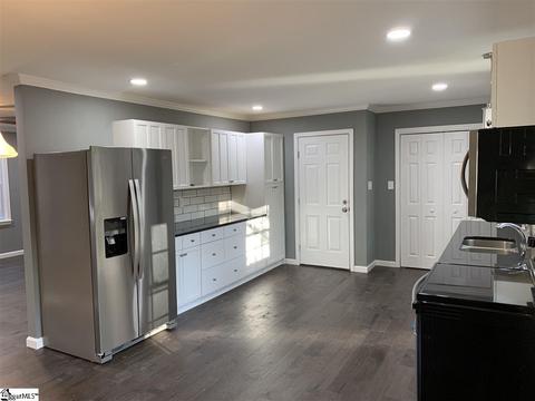 105 Tryon St, Greer, SC 29651 photo 4