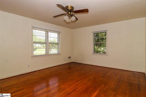 118 Cedar Cir, Easley, SC 29642 photo 4