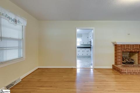 300 Heyward Ave, Honea Path, SC 29654 photo 4