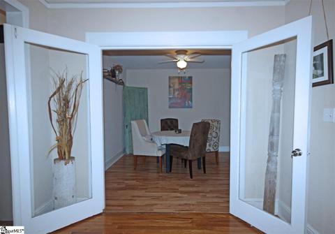 324 Pine St, Greer, SC 29650 photo 4