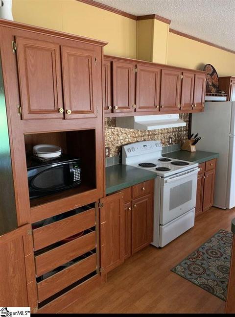 781 W Ridgeway Rd, Honea Path, SC 29654 photo 3