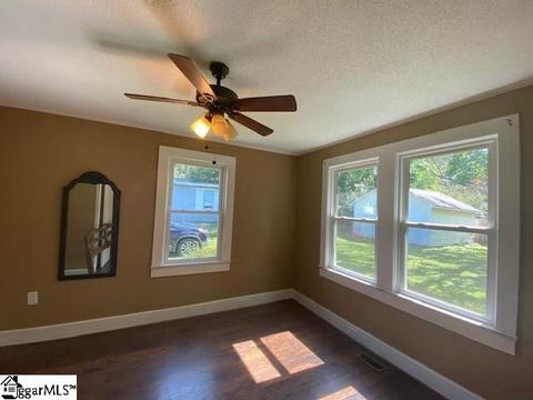 609 W 4th Ave, Easley, SC 29640 photo 7