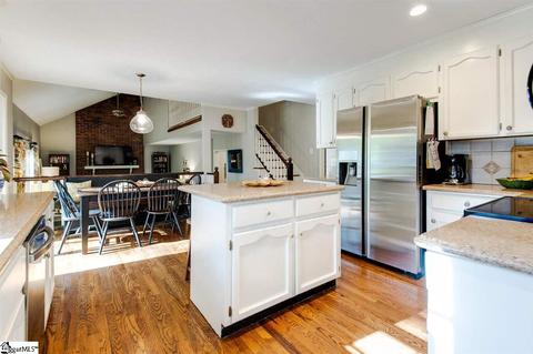 206 E Shefford St, Greer, SC 29650 photo 4