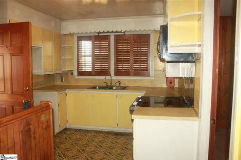 16 Edgewood Dr, Williamston, SC 29697 photo 2