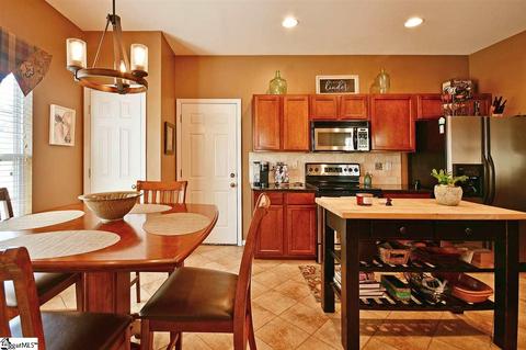 501 Middleshare Dr, Mauldin, SC 29662 photo 9