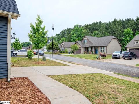 282 E Pyrenees Dr, Lyman, SC 29365 photo 3
