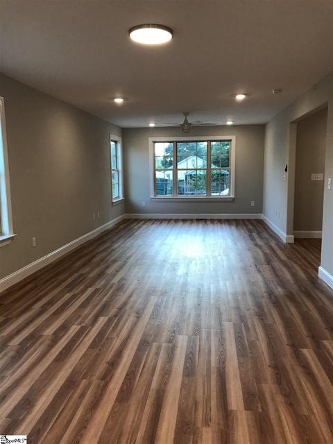135 Mcdaniel Ave, Greer, SC 29651 photo 4