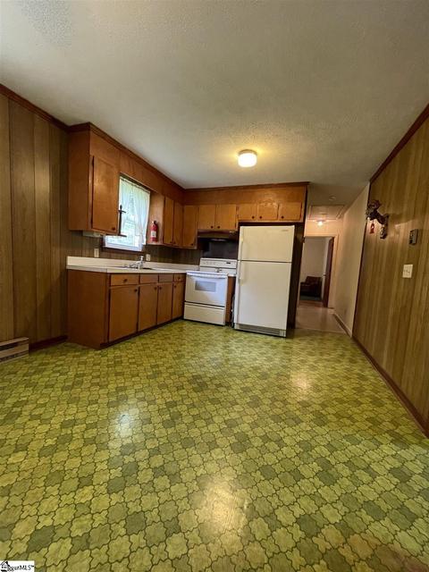 111 N Forest Cir, Marietta, SC 29661 photo 5
