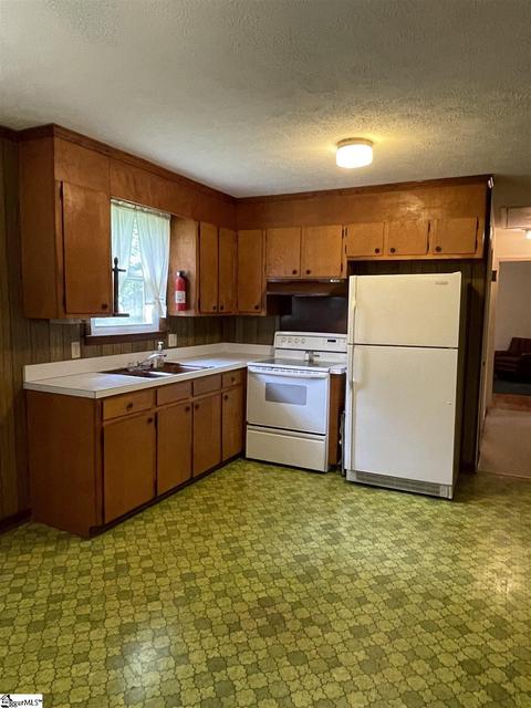 111 N Forest Cir, Marietta, SC 29661 photo 6