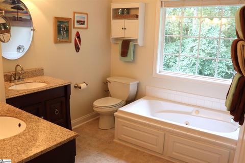 112 Clover Ct, Easley, SC 29640 photo 9