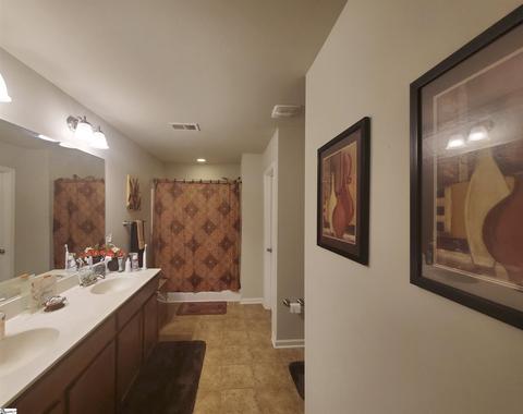 333 Crescent Cir, Duncan, SC 29334 photo 4