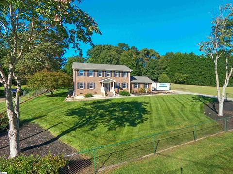 204 Meadow Ln, Easley, SC 29642 photo 2