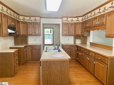302 Briggs Dr, Easley, SC 29642 photo 2