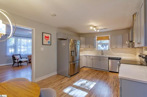 40 E Circle Ave, Greenville, SC 29607 photo 3